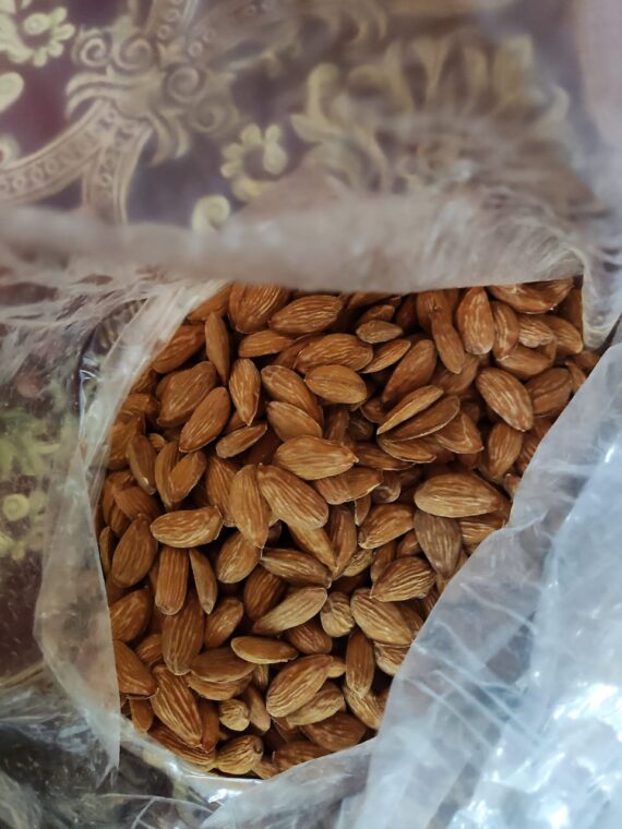 Premium Regular Kashmiri Mamra Almonds | A+ grade Badam Giri | Whole Natural Badam | High Protein & Vit E Content-1 Kg